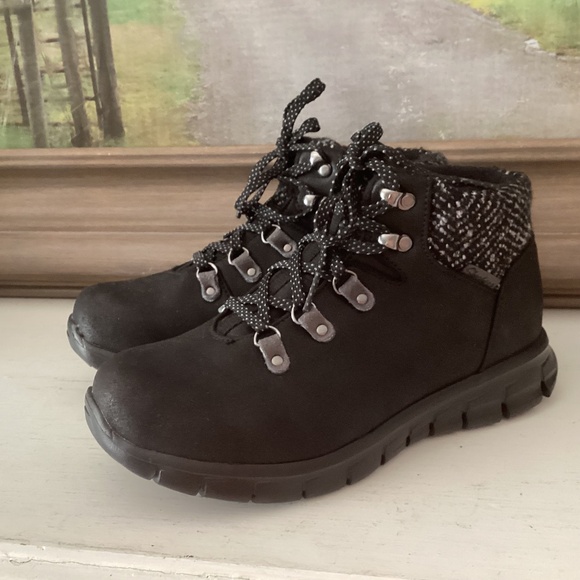 Skechers Synergy Water Repellent Hiker Boots Cold Daze Charcoal size Women’s 7.5 - Picture 1 of 14